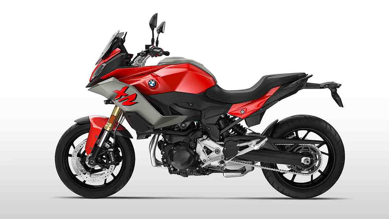 Racing Red BMW F 900 XR